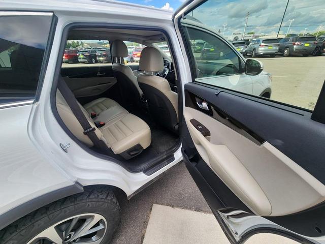 Photo of 2019 Snow White Pearl Kia Sorento