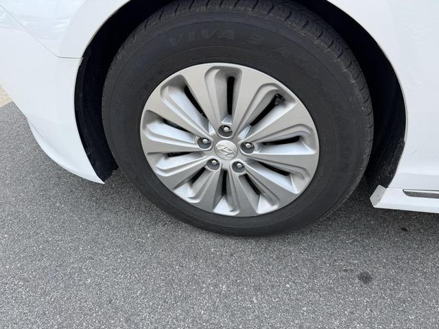 Photo of 2016 Diamond White Pearl Hyundai SONATA Hybrid