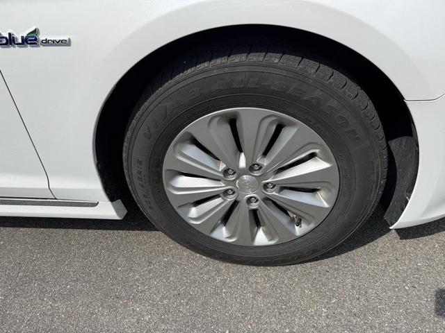 Photo of 2016 Diamond White Pearl Hyundai SONATA Hybrid