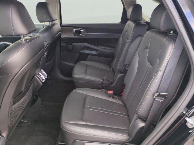 Photo of 2023 Ebony Black Kia Sorento