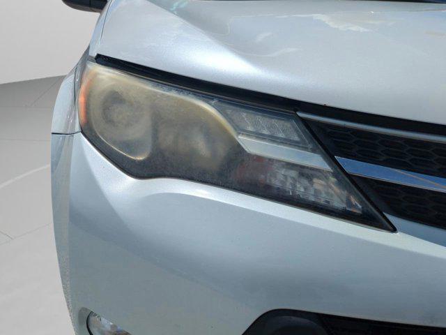 Photo of 2015 Blizzard Pearl Toyota RAV4
