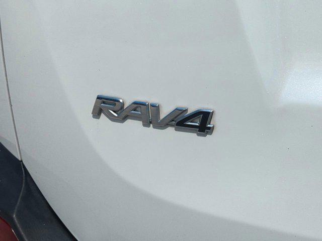 Photo of 2015 Blizzard Pearl Toyota RAV4