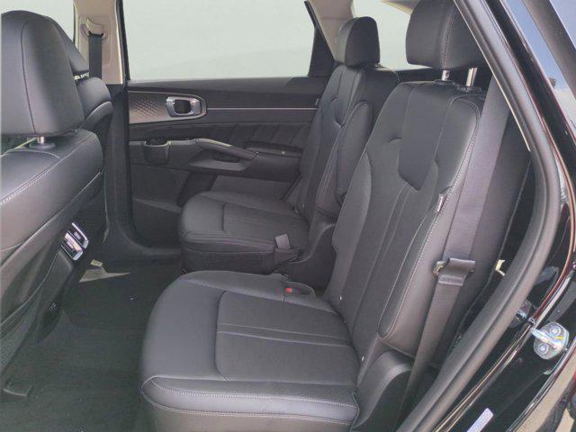 Photo of 2025 Ebony Black Kia Sorento