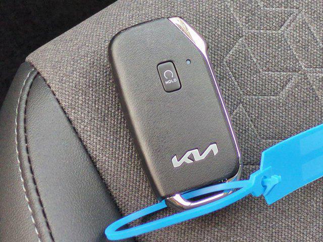 Photo of 2025 Pluton Blue/Black Roof Kia Seltos