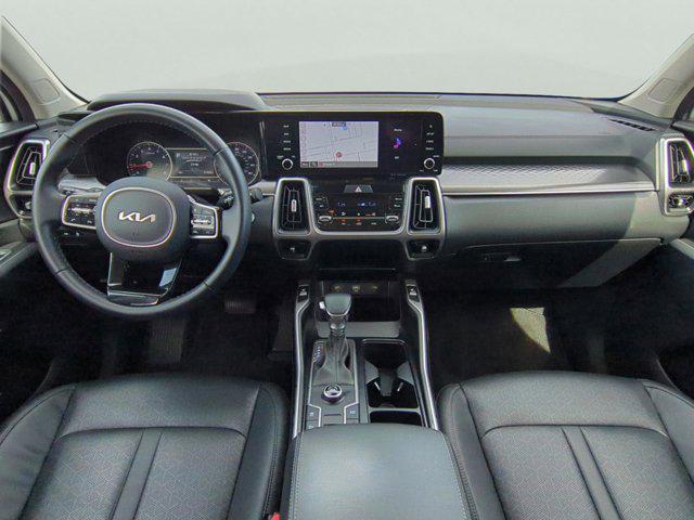 Photo of 2022 Glacial White Pearl Kia Sorento