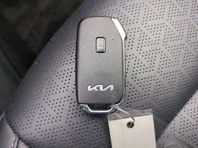 Photo of 2022 Glacial White Pearl Kia Sorento
