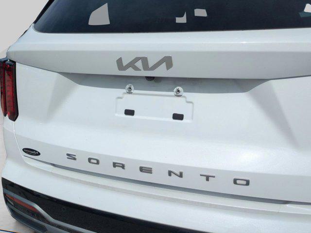 Photo of 2022 Glacial White Pearl Kia Sorento