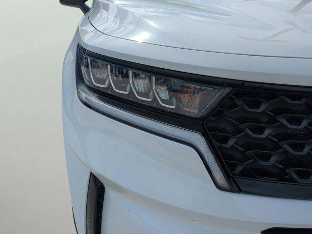 Photo of 2022 Glacial White Pearl Kia Sorento