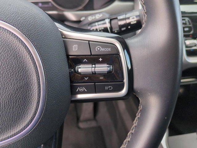 Photo of 2022 Glacial White Pearl Kia Sorento