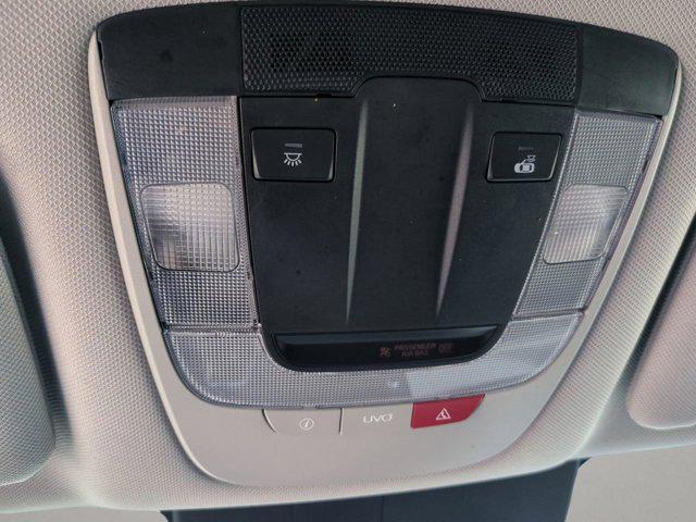 Photo of 2022 Glacial White Pearl Kia Sorento