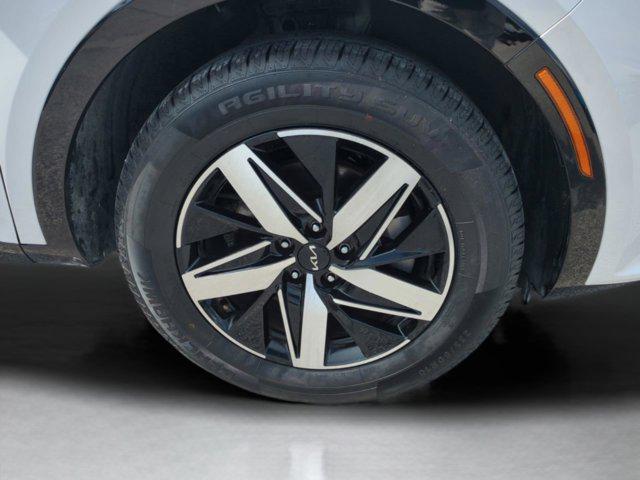Photo of 2022 Glacial White Pearl Kia Sorento