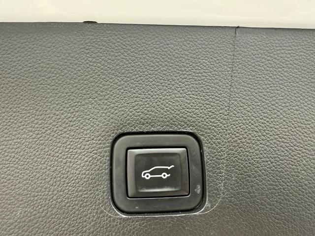Photo of 2020 Summit White Chevrolet Traverse