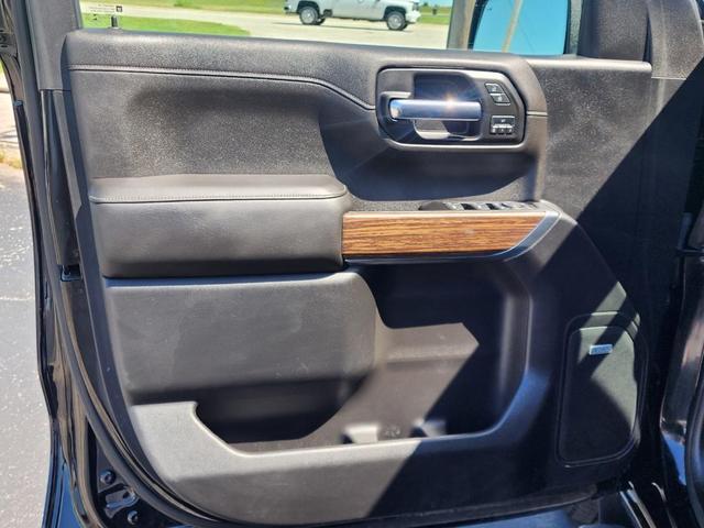 Photo of 2019 Black Chevrolet Silverado 1500
