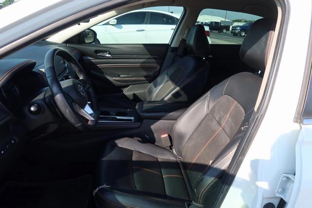 Photo of 2020 White Nissan Altima