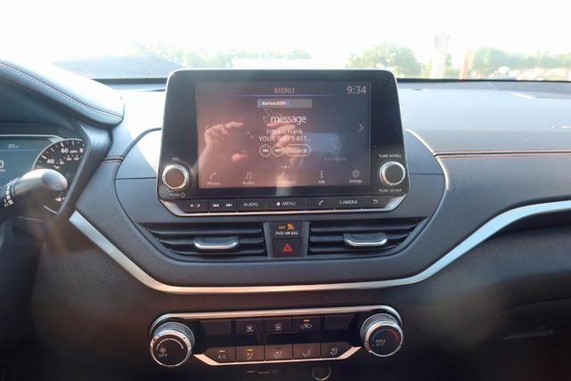 Photo of 2020 White Nissan Altima