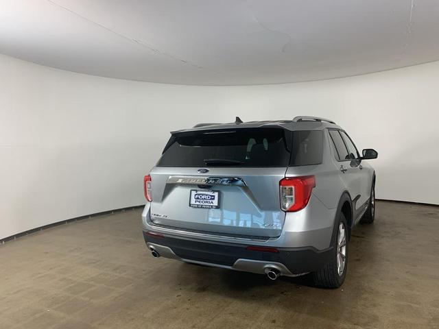 Photo of 2023 Silver Metallic Ford Explorer