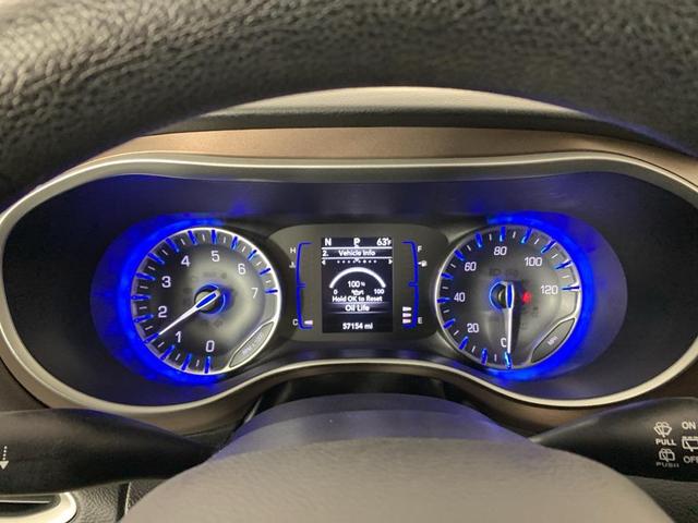 Photo of 2020 Bright White Clearcoat Chrysler Voyager