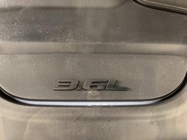 Photo of 2020 Bright White Clearcoat Chrysler Voyager