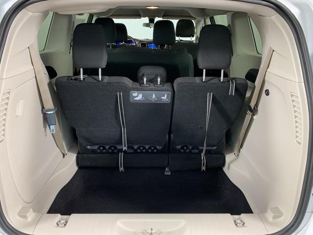 Photo of 2020 Bright White Clearcoat Chrysler Voyager