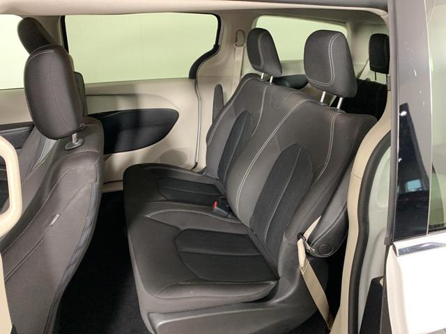 Photo of 2020 Bright White Clearcoat Chrysler Voyager