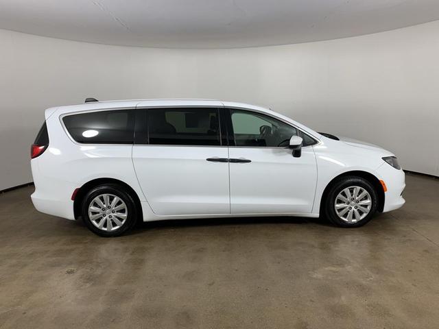 Photo of 2020 Bright White Clearcoat Chrysler Voyager