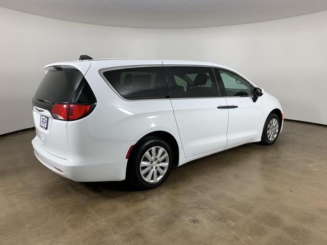Photo of 2020 Bright White Clearcoat Chrysler Voyager