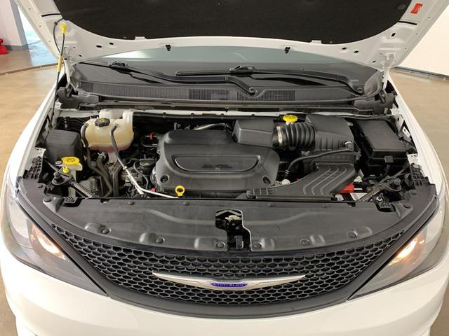Photo of 2020 Bright White Clearcoat Chrysler Voyager
