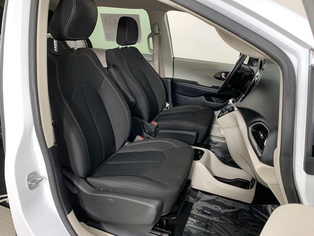 Photo of 2020 Bright White Clearcoat Chrysler Voyager