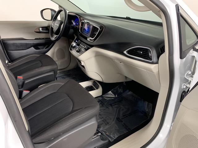Photo of 2020 Bright White Clearcoat Chrysler Voyager