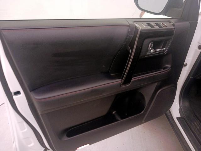 Photo of 2021 White Toyota 4Runner