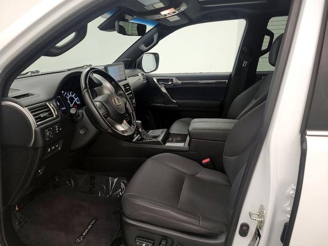 Photo of 2023 White Lexus GX 460