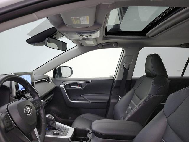 Photo of 2024 White Toyota RAV4 Hybrid