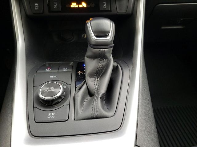 Photo of 2024 White Toyota RAV4 Hybrid