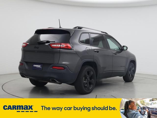 Photo of 2017 Gray Jeep Cherokee