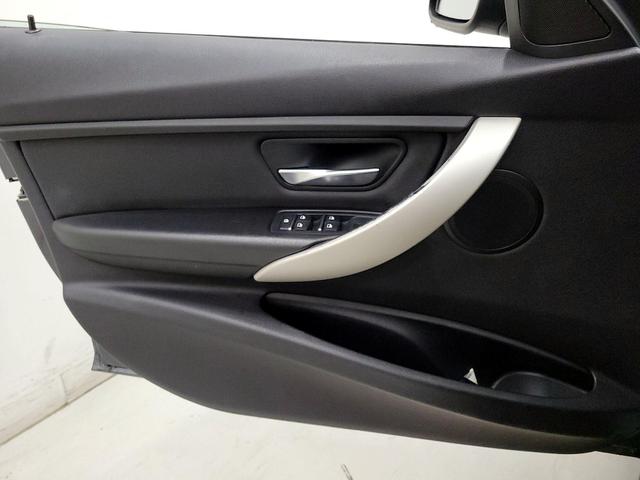 Photo of 2017 Gray BMW 320