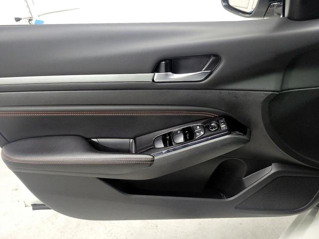 Photo of 2023 White Nissan Altima