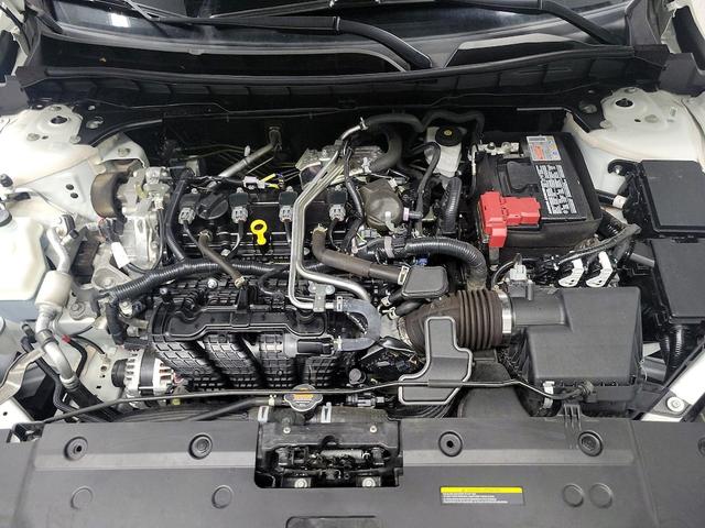 Photo of 2023 White Nissan Altima