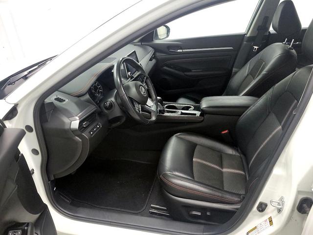 Photo of 2023 White Nissan Altima