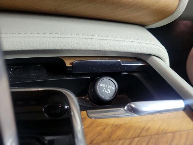 Photo of 2022 Gray Volvo XC90 Recharge Plug-In Hybrid