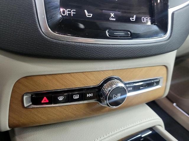 Photo of 2022 Gray Volvo XC90 Recharge Plug-In Hybrid