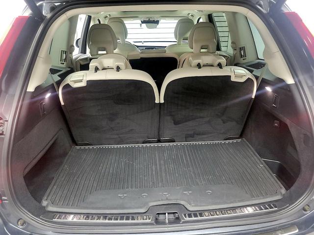 Photo of 2022 Gray Volvo XC90 Recharge Plug-In Hybrid