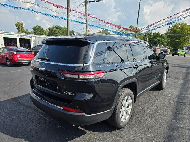 Photo of 2023 Diamond Black Jeep Grand Cherokee L