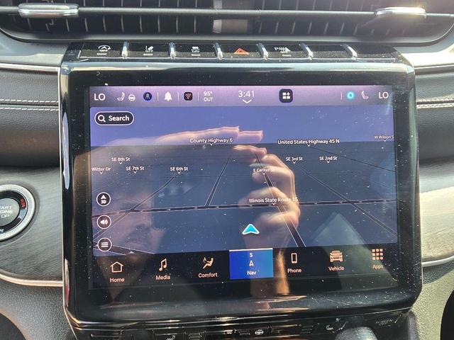 Photo of 2023 Diamond Black Jeep Grand Cherokee L