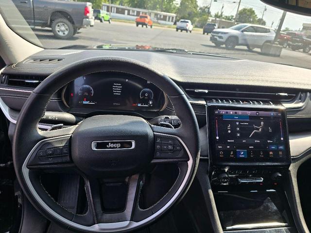 Photo of 2023 Diamond Black Jeep Grand Cherokee L