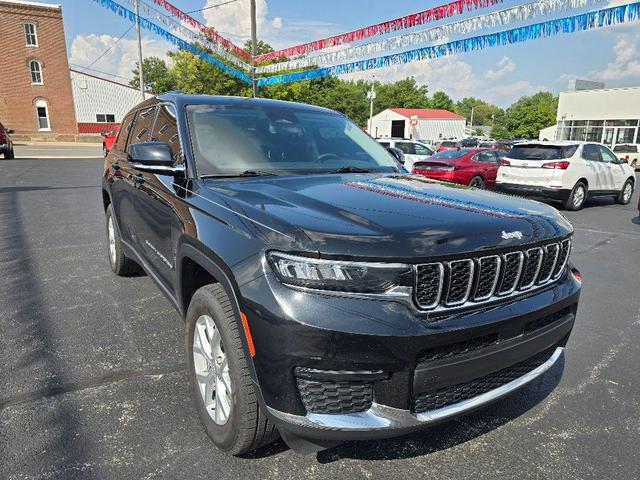 Photo of 2023 Diamond Black Jeep Grand Cherokee L