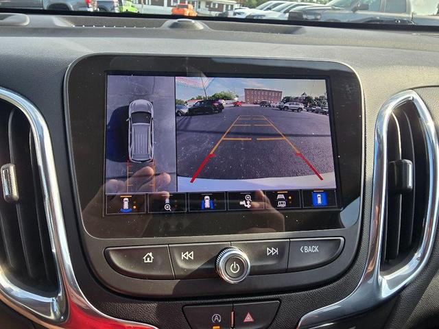 Photo of 2024 Iridescent Pearl Tricoat Chevrolet Equinox