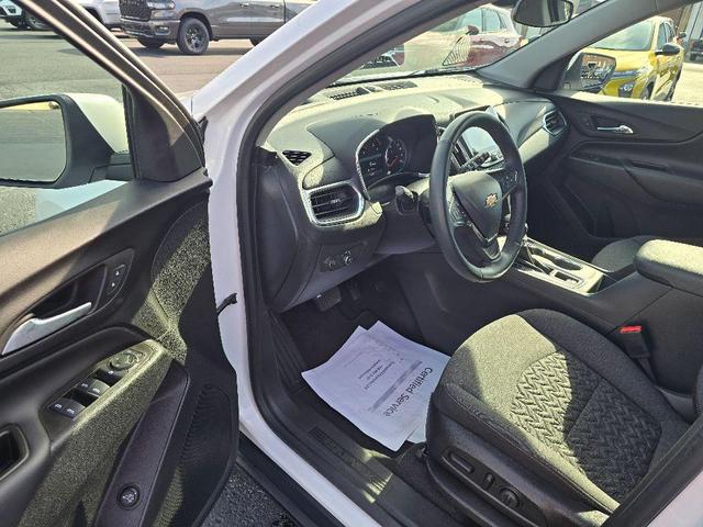 Photo of 2024 Iridescent Pearl Tricoat Chevrolet Equinox