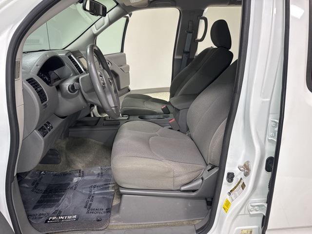 Photo of 2018 Glacier White Nissan Frontier