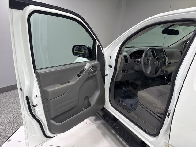 Photo of 2018 Glacier White Nissan Frontier