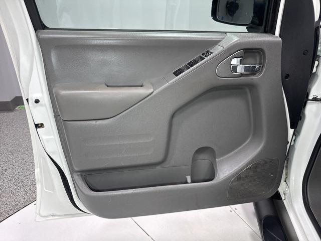 Photo of 2018 Glacier White Nissan Frontier